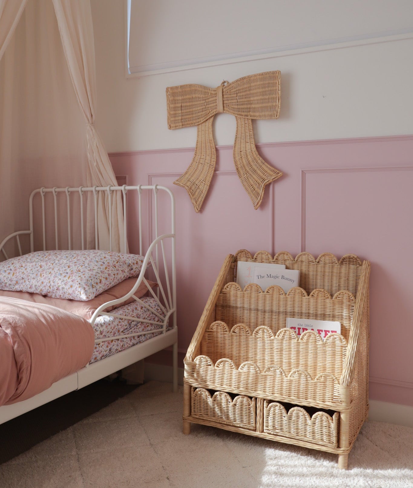 Scallop Rattan Bookstand